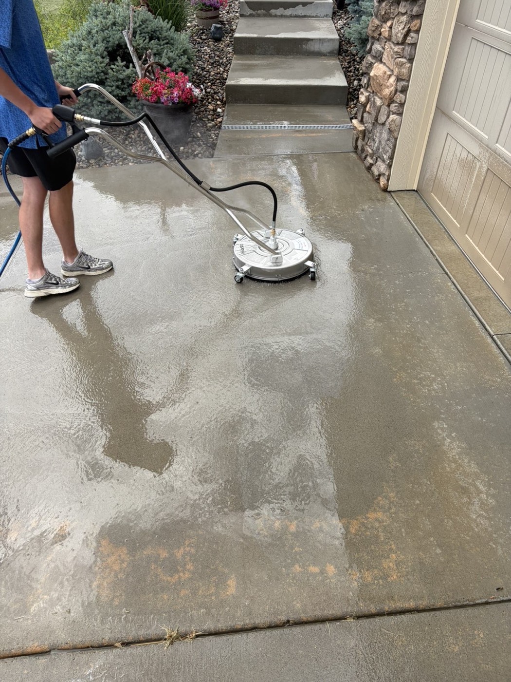 Surface cleaner removing grime from a driveway